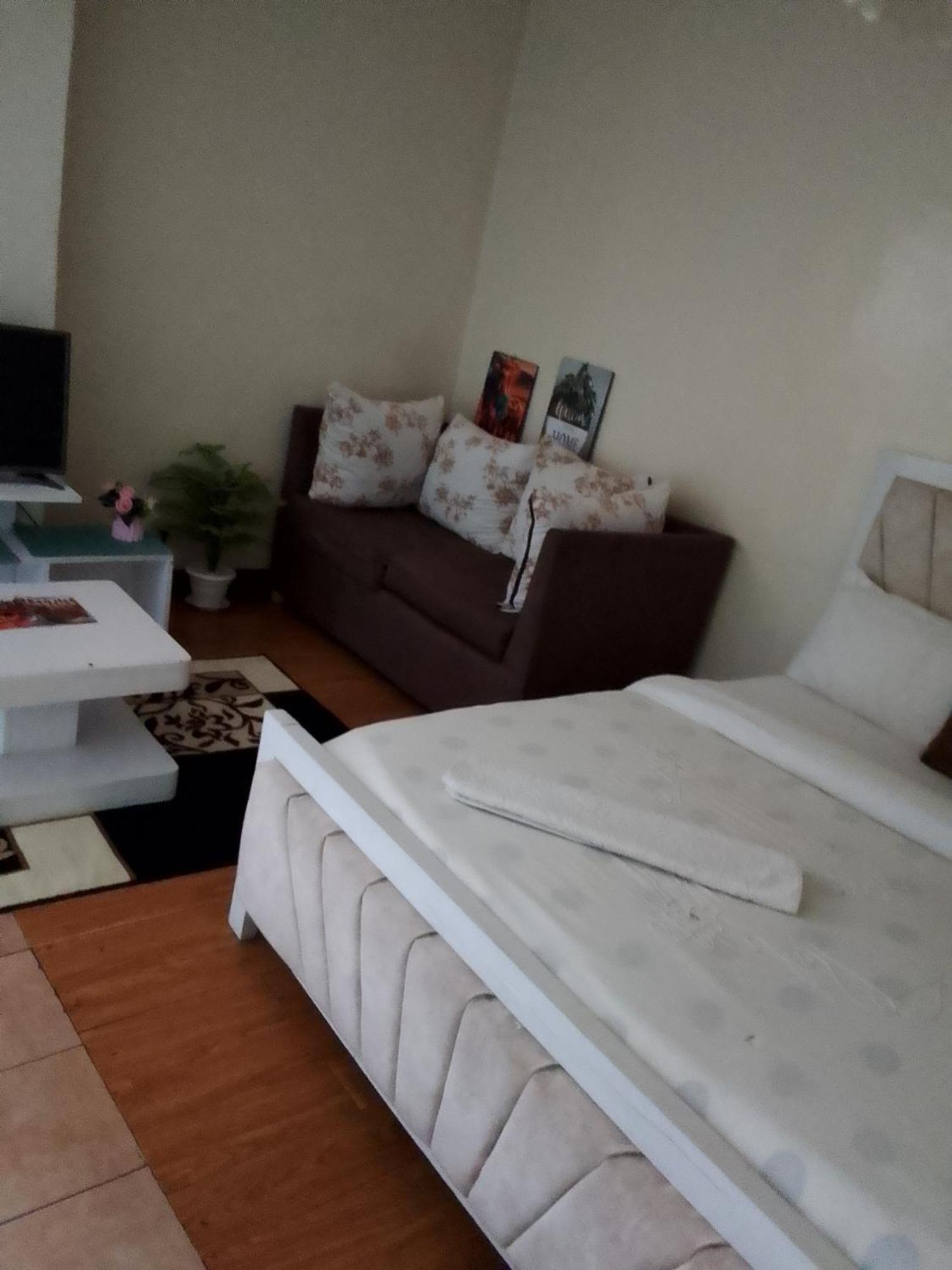 Eddy Suites, Emeli Hotel ナイロビ エクステリア 写真