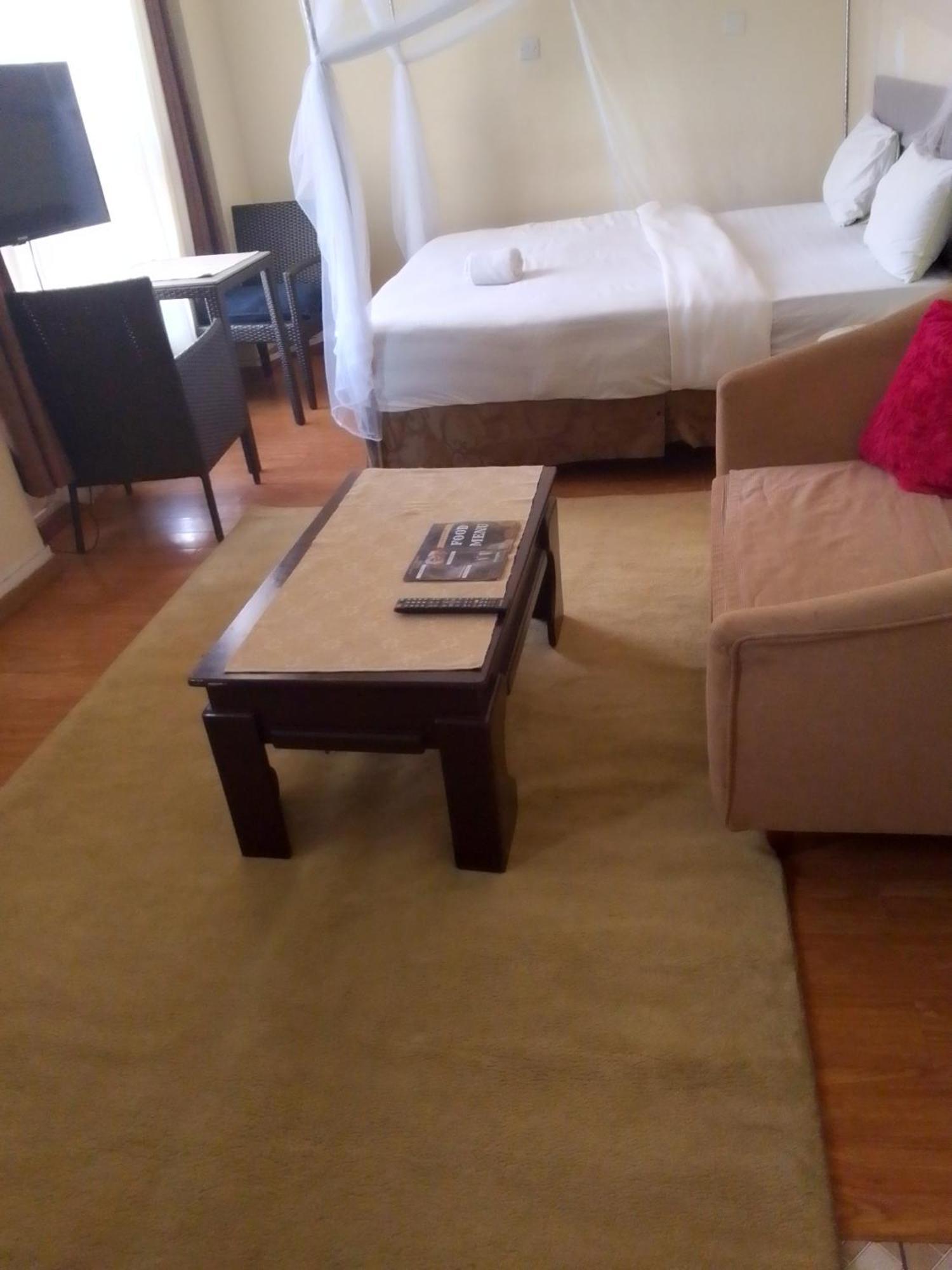 Eddy Suites, Emeli Hotel ナイロビ エクステリア 写真